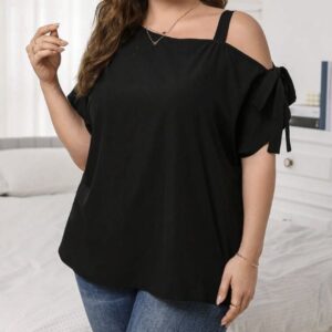 Blusa de cuello asimétrico con nudo lateral