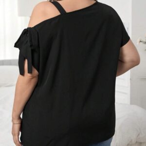 Blusa de cuello asimétrico con nudo lateral