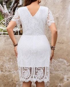 Vestido con escote redondo y espalda en V, con encaje floral