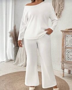 Conjunto de 2 piezas top con hombros descubiertos y pantalones acampanados elasticados